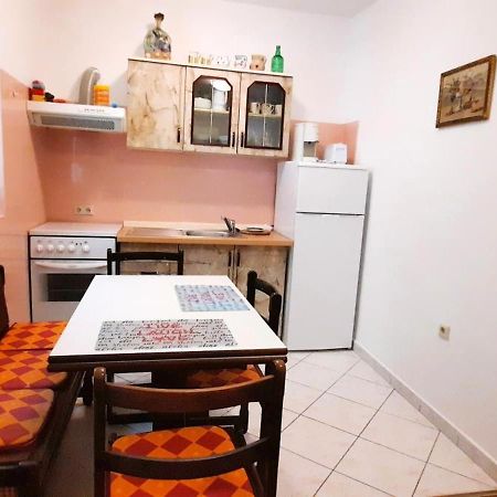 Apartmani Iskra Krk Town Exterior foto