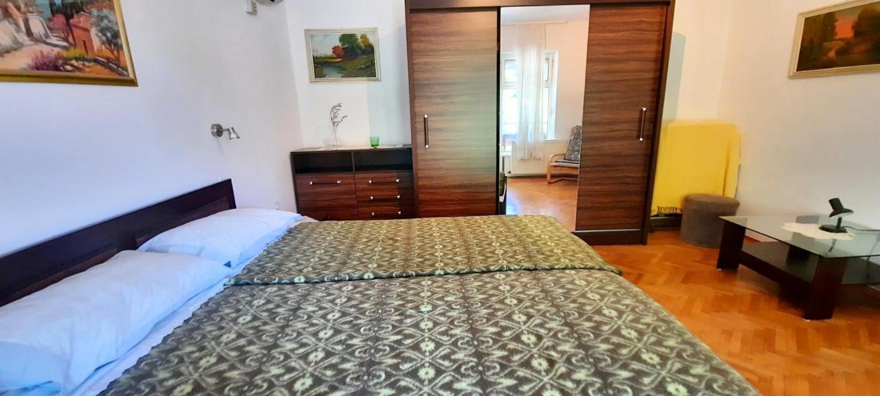 Apartmani Iskra Krk Town Exterior foto