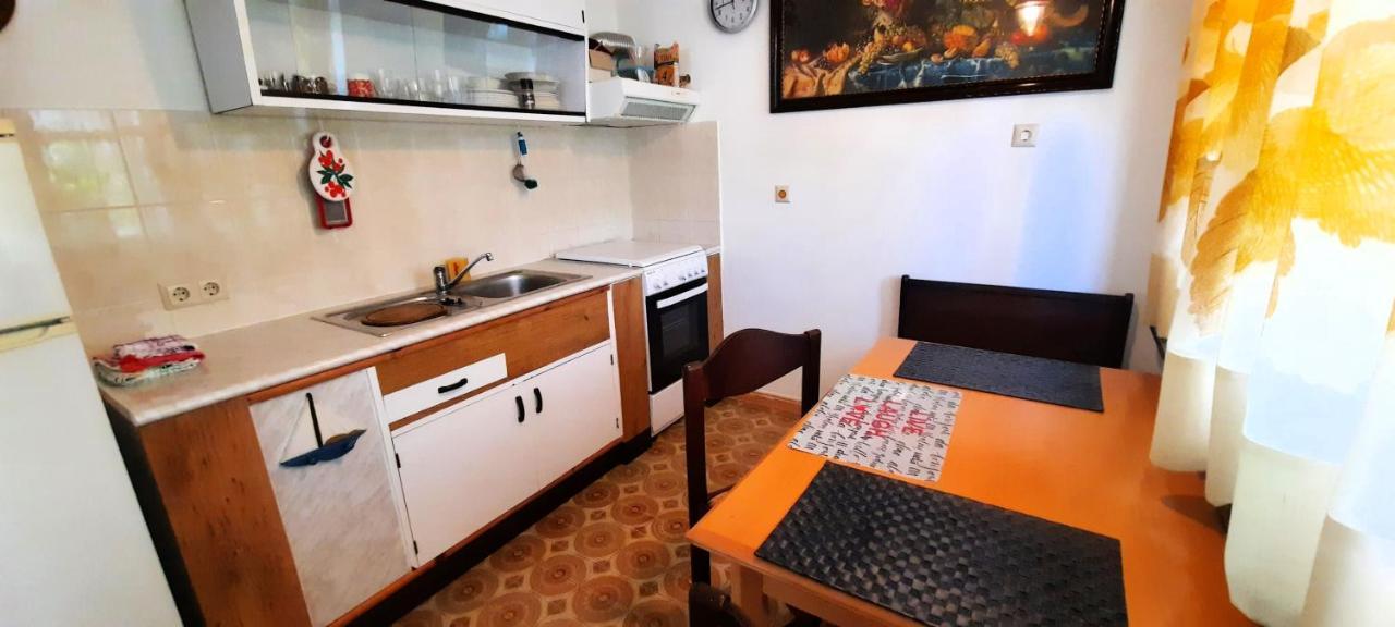Apartmani Iskra Krk Town Exterior foto