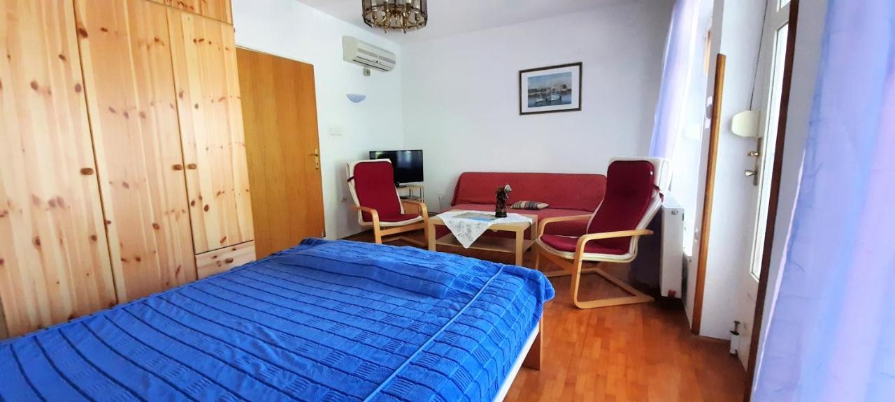 Apartmani Iskra Krk Town Exterior foto