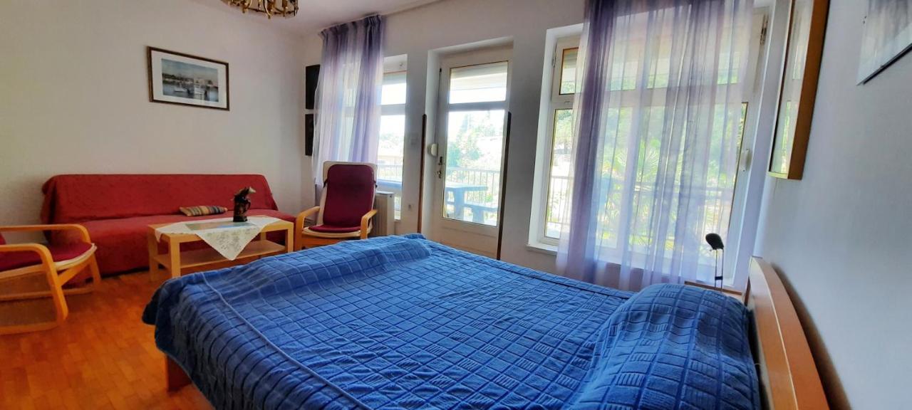 Apartmani Iskra Krk Town Exterior foto