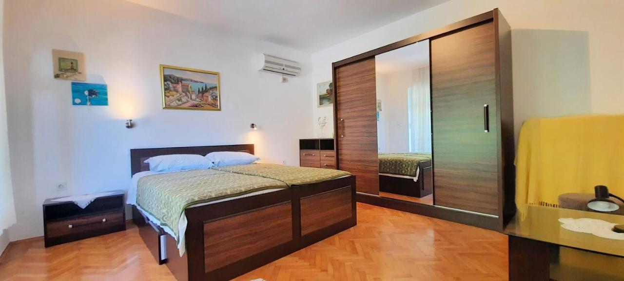 Apartmani Iskra Krk Town Exterior foto