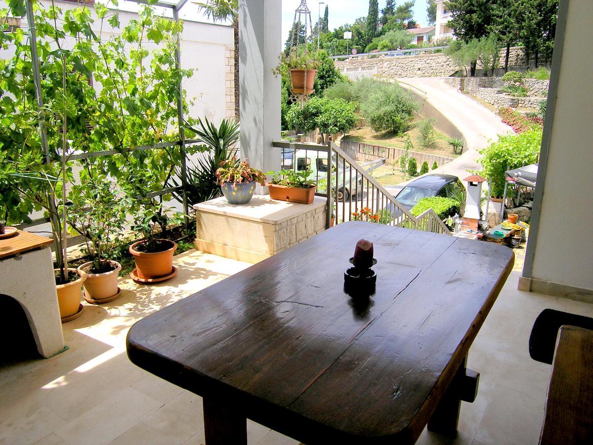 Apartmani Iskra Krk Town Exterior foto