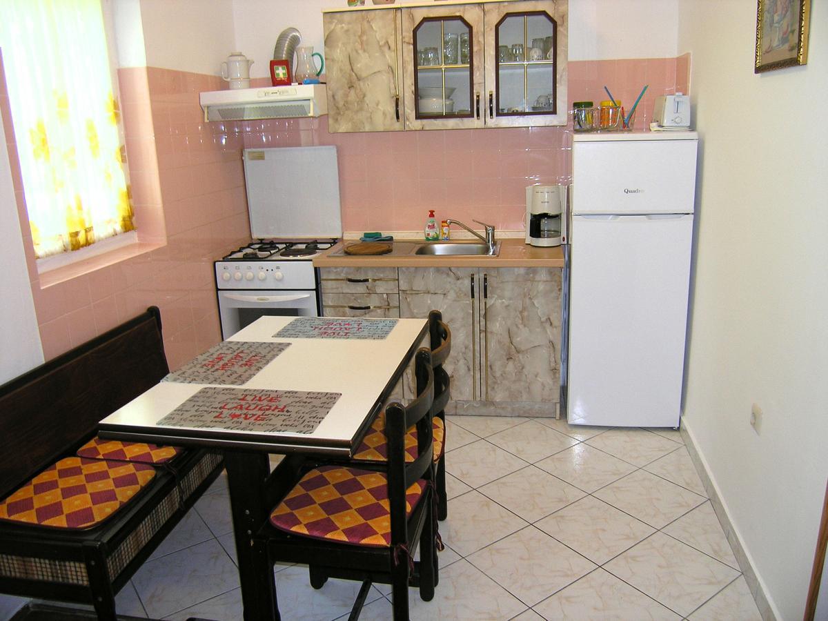 Apartmani Iskra Krk Town Exterior foto